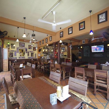 Baan Glang Soi Restaurant & Guesthouse Bangkok Ngoại thất bức ảnh