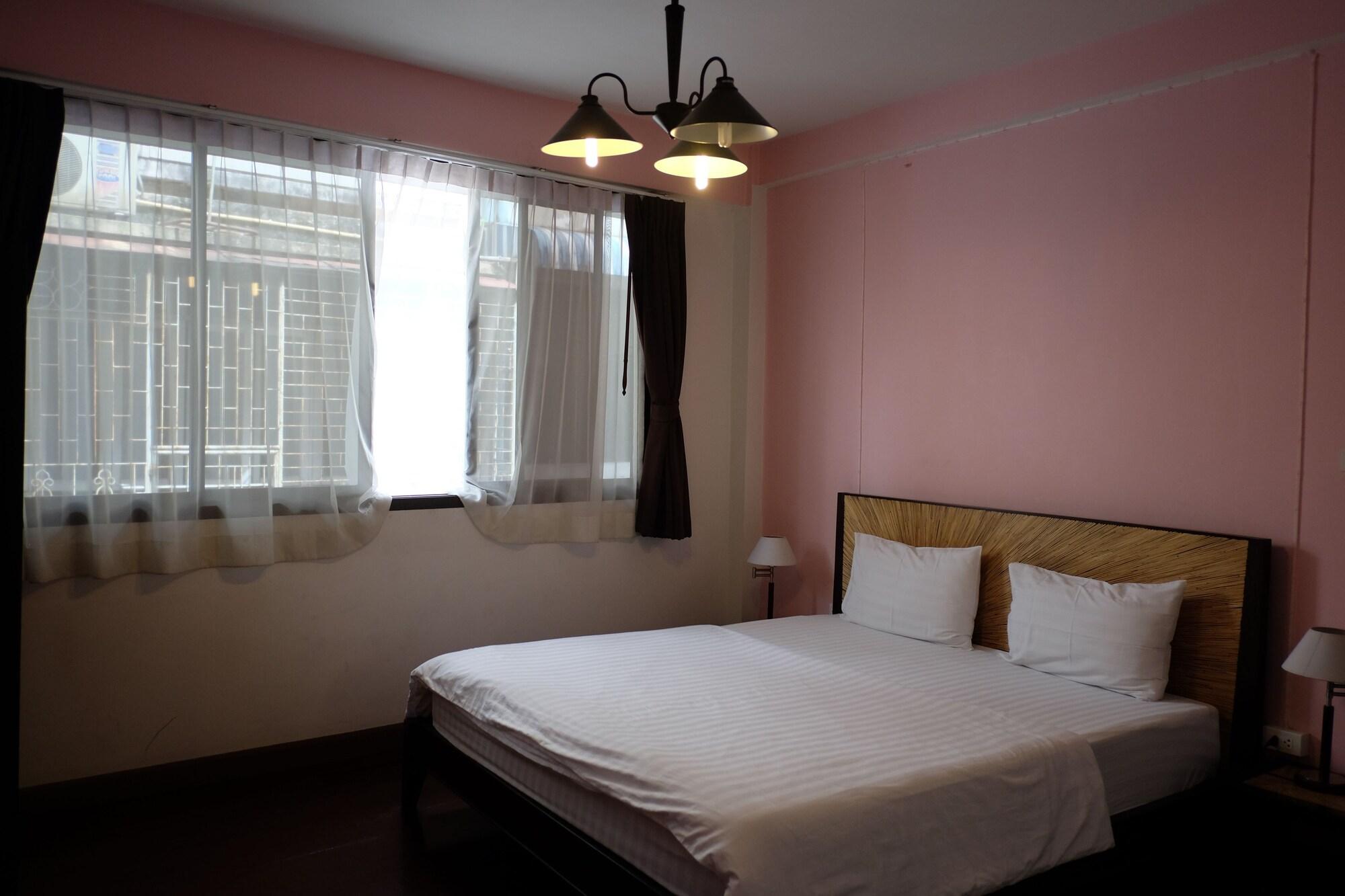 Baan Glang Soi Restaurant & Guesthouse Bangkok Ngoại thất bức ảnh
