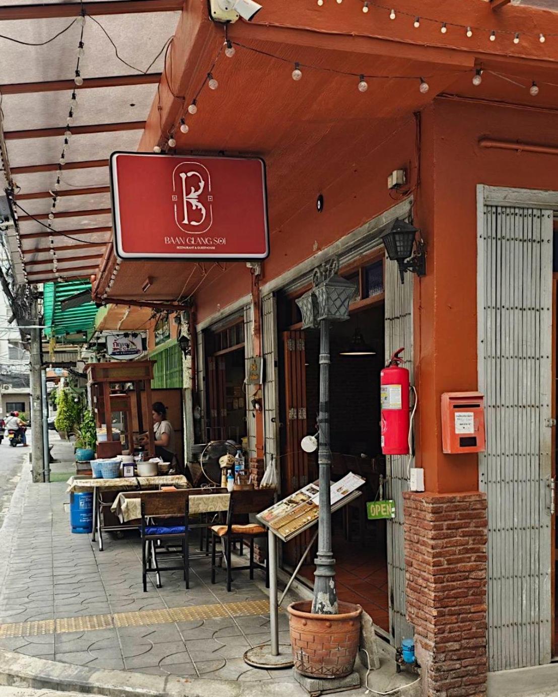 Baan Glang Soi Restaurant & Guesthouse Bangkok Ngoại thất bức ảnh