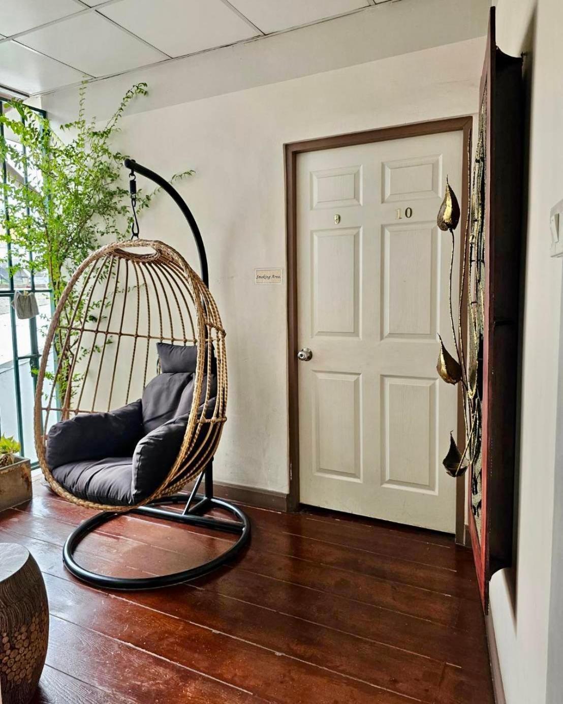 Baan Glang Soi Restaurant & Guesthouse Bangkok Ngoại thất bức ảnh