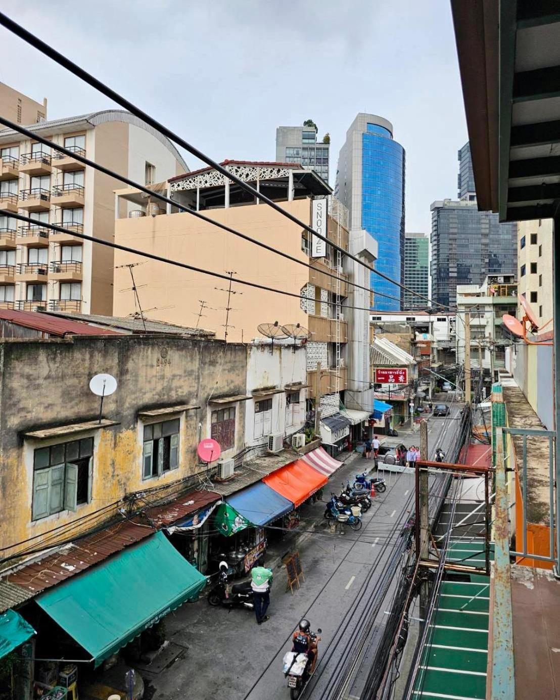 Baan Glang Soi Restaurant & Guesthouse Bangkok Ngoại thất bức ảnh