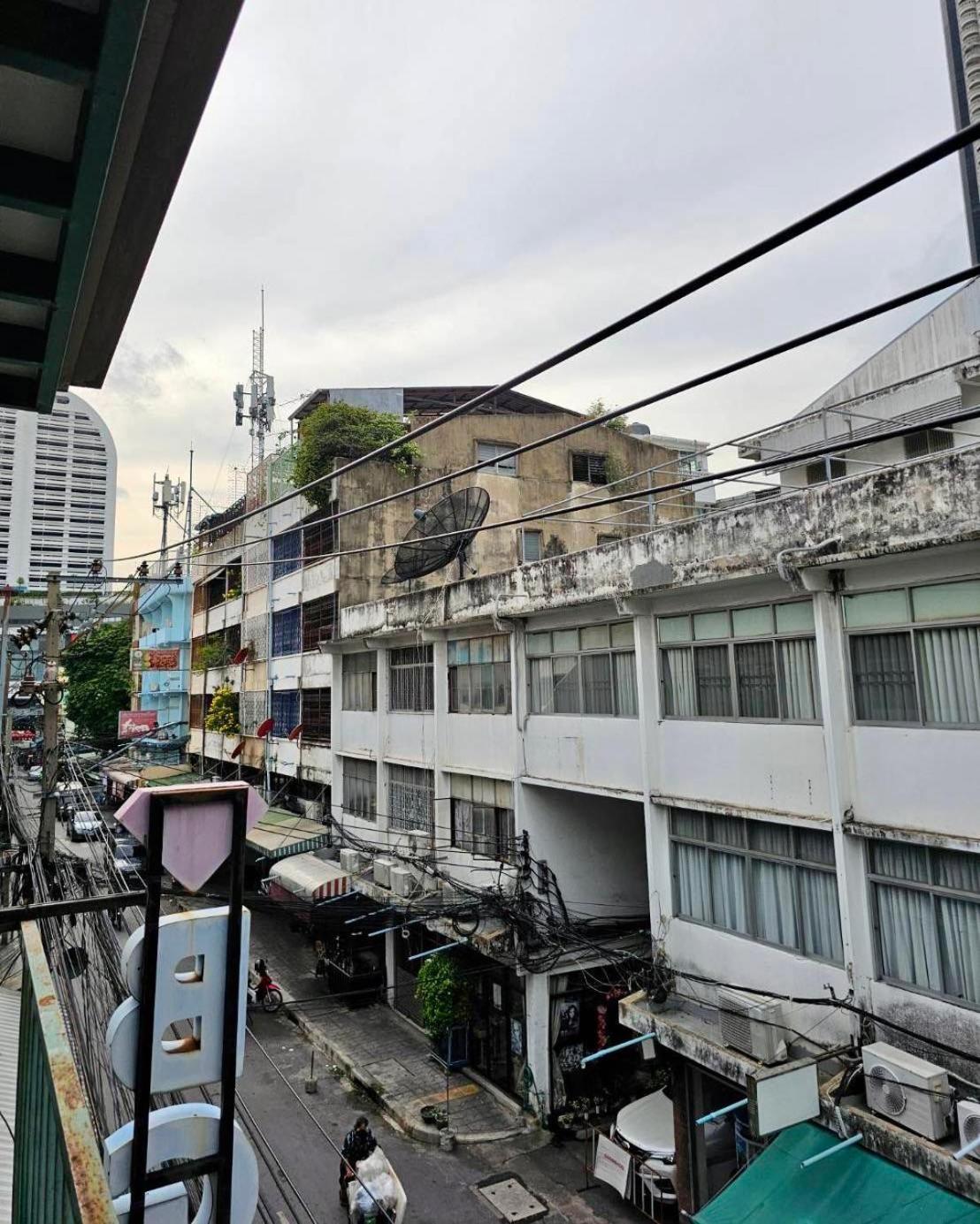 Baan Glang Soi Restaurant & Guesthouse Bangkok Ngoại thất bức ảnh