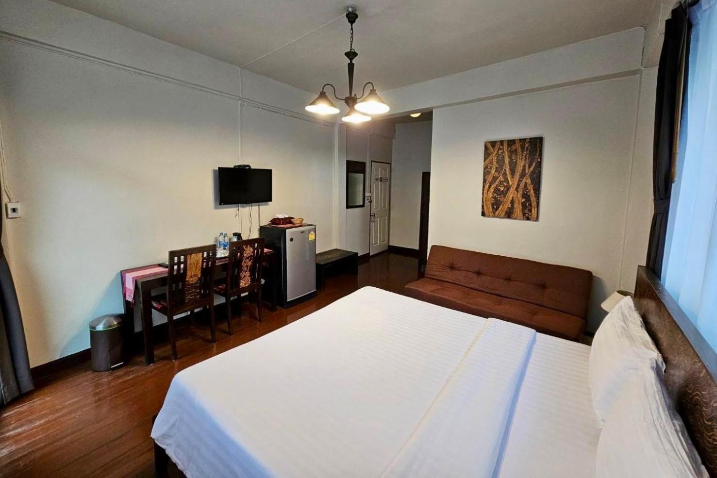 Baan Glang Soi Restaurant & Guesthouse Bangkok Phòng bức ảnh
