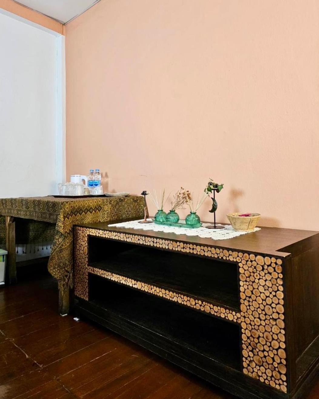 Baan Glang Soi Restaurant & Guesthouse Bangkok Phòng bức ảnh