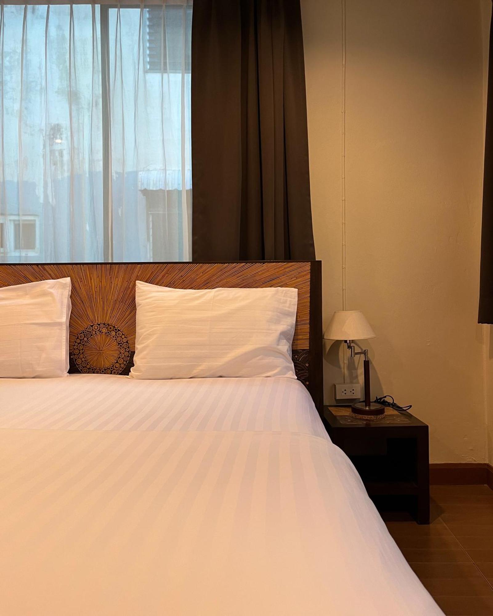Baan Glang Soi Restaurant & Guesthouse Bangkok Phòng bức ảnh