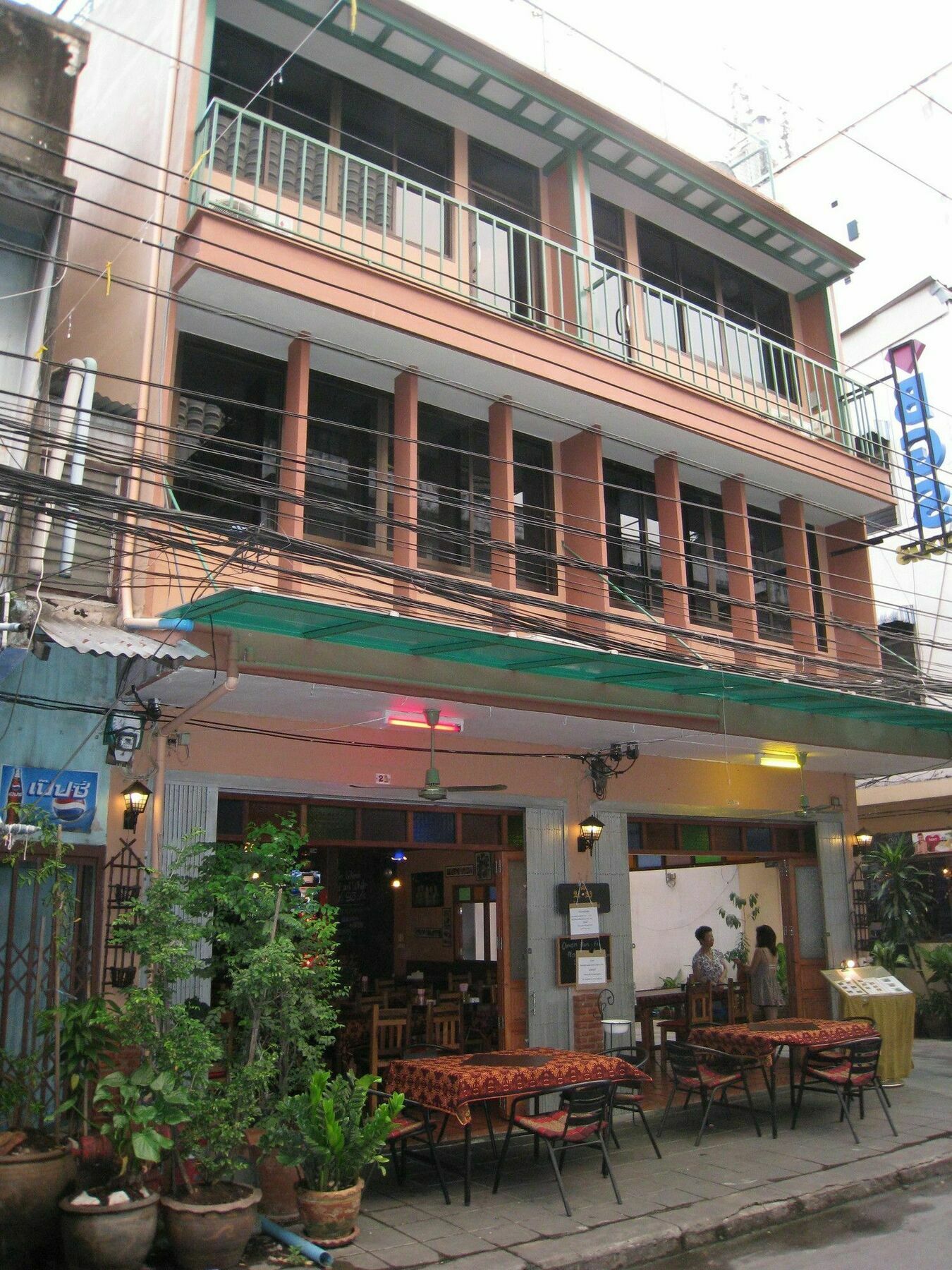 Baan Glang Soi Restaurant & Guesthouse Bangkok Ngoại thất bức ảnh