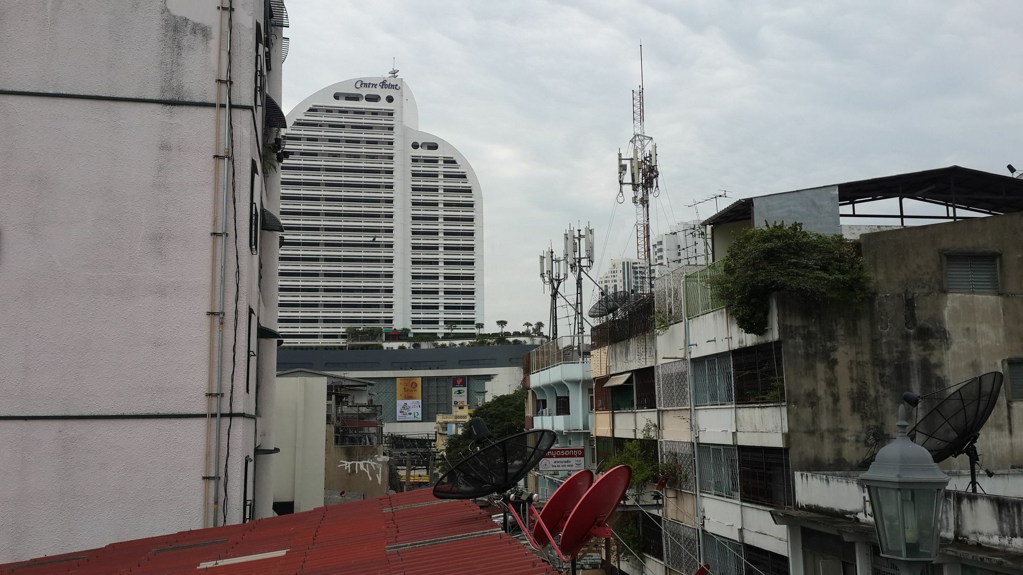 Baan Glang Soi Restaurant & Guesthouse Bangkok Ngoại thất bức ảnh